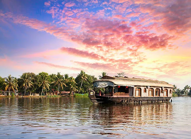 Serene Kerala Tour with Houseboat Experience